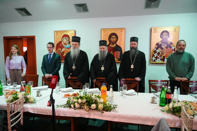 Βελιγράδι: Με παιδιά από το Κοσσυφοπέδιο και τα Μετόχια γευμάτισε ο Πατριάρχης Πορφύριος