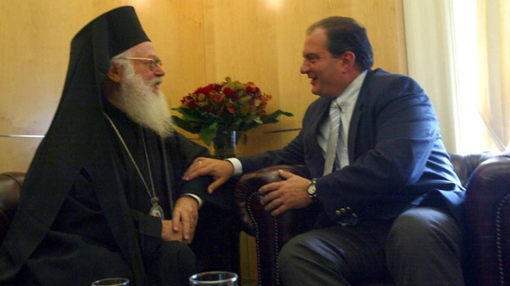 Κώστας Καραμανλής για Αρχιεπίσκοπο Αλβανίας: Με συγκίνηση αποχαιρετώ μια μεγάλη μορφή της Ορθοδοξίας και του Ελληνισμού