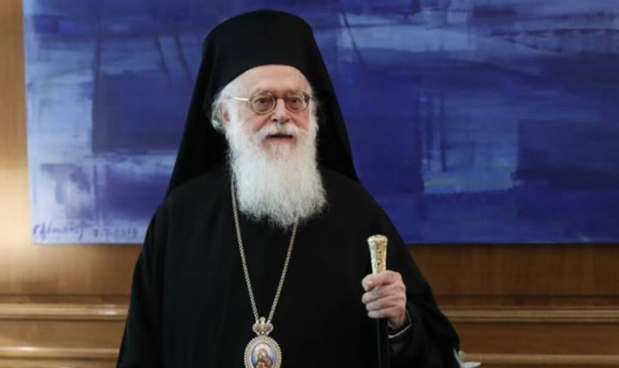 Trupi i Kryepiskopit Anastas mbërrin sot në Shqipëri, homazhet deri nesër