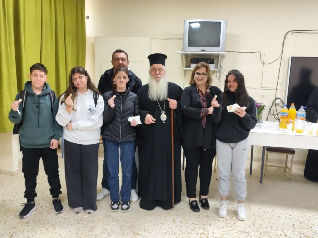 Ο Μητροπολίτης Θηβών κοντά στη μαθητιώσα νεολαία