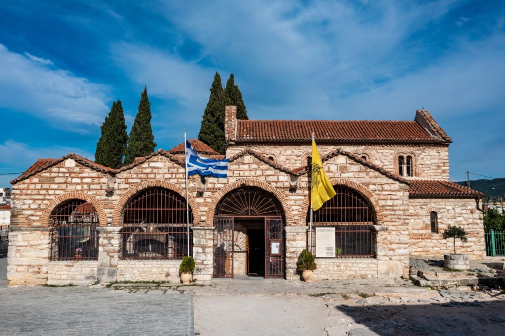 Μνημόσυνο για τα 57 θύματα της σιδηροδρομικής τραγωδίας των Τεμπών στην Άρτα