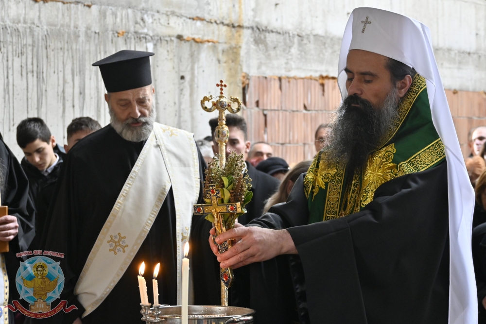 Водосвет при новостроящия се храм „Сретение Господне“ в Перник
