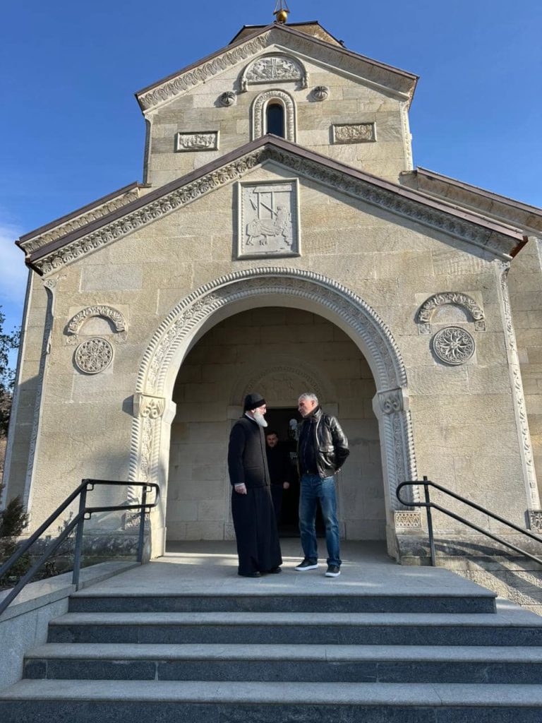 მისმა ყოვლადუსამღვდელოესობამ, მარგვეთისა და უბისის ეპისკოპოსმა მელქისედეკმა (ხაჩიძე), მოილოცა ხარაგაულის მაცხოვრის შობის და თორმეტი მოციქულის