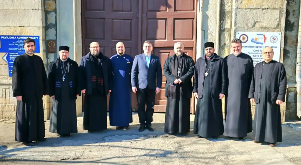 Clerici din Onești au oficiat Taina Sfântului Maslu la penitenciarul unde a fost închis Sf. Cuv. Gherasim de la Tismana