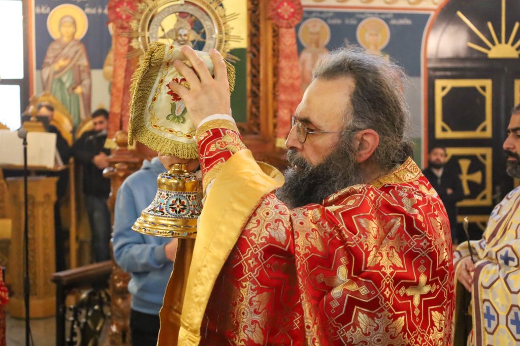 لنقدم ذواتِنا شهداءَ للمسيح مثلَ القديسين