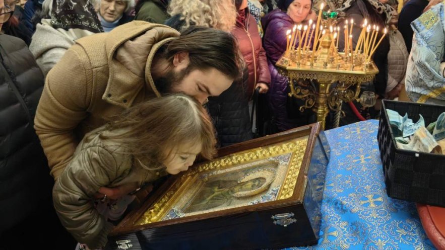 Хиљаде Београђана се поклонило икони Мајке Божје „Умекшање злих срца”