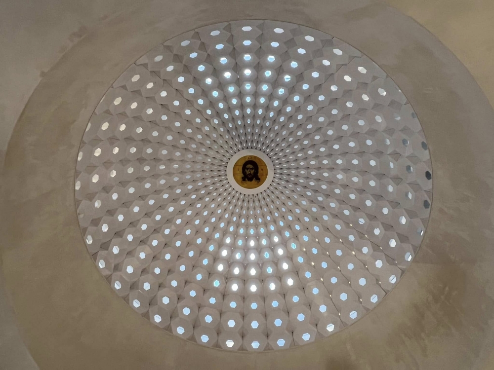 Българският патриарх Даниил с първа задгранична визита за освещаване на новия български православен храм „Свети Йоан Рилски“ в Лондон, Великобритания