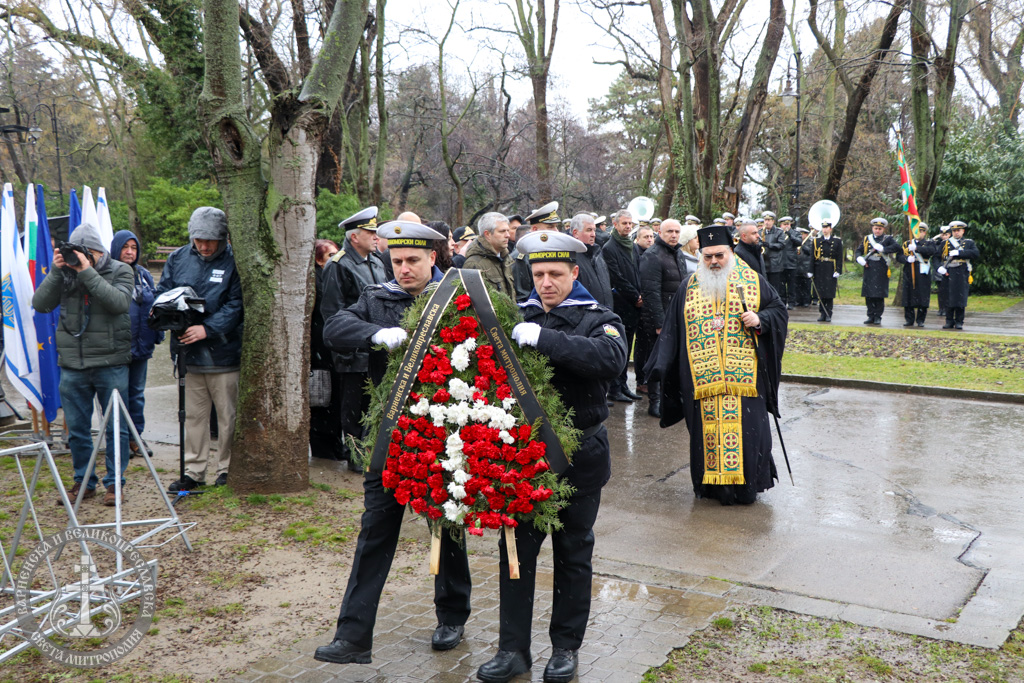 Митрополит Йоан възглави заупокойната молитва за йеродякон Игнатий във Варна
