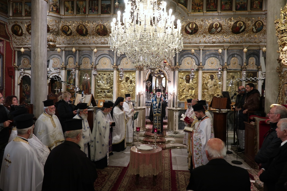 Μητροπολίτης Σύρου: Να μην επιτρέψει ο Θεός άλλα τέτοια φρικτά γεγονότα στη γη, τη θάλασσα και τον αέρα της Πατρίδος μας