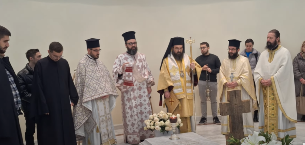 Bishop of Krujë performs Trisagion for late Archbishop Anastasios of Albania
