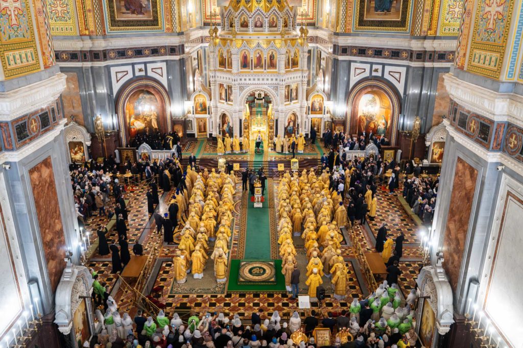 В шестнадцатую годовщину интронизации Святейшего Патриарха Кирилла в Храме Христа Спасителя совершена Божественная литургия