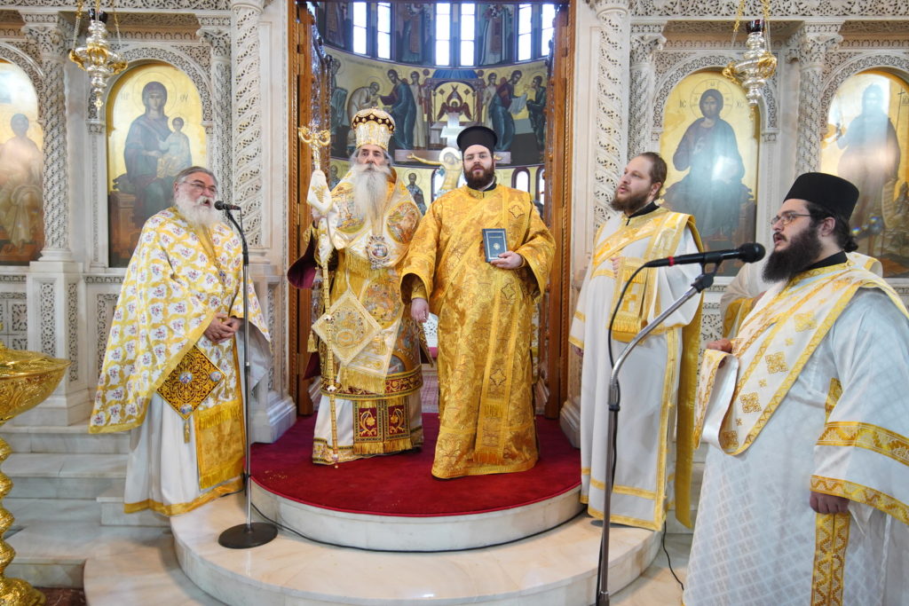 Χειροτονία νέου Διακόνου από τον Μητροπολίτη Πειραιώς Σεραφείμ