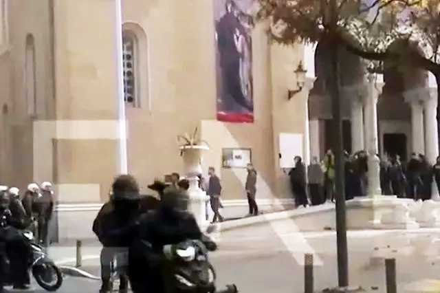 Εικόνες ντροπής – Επεισόδια και κυνηγητό στη Μητρόπολη Αθηνών