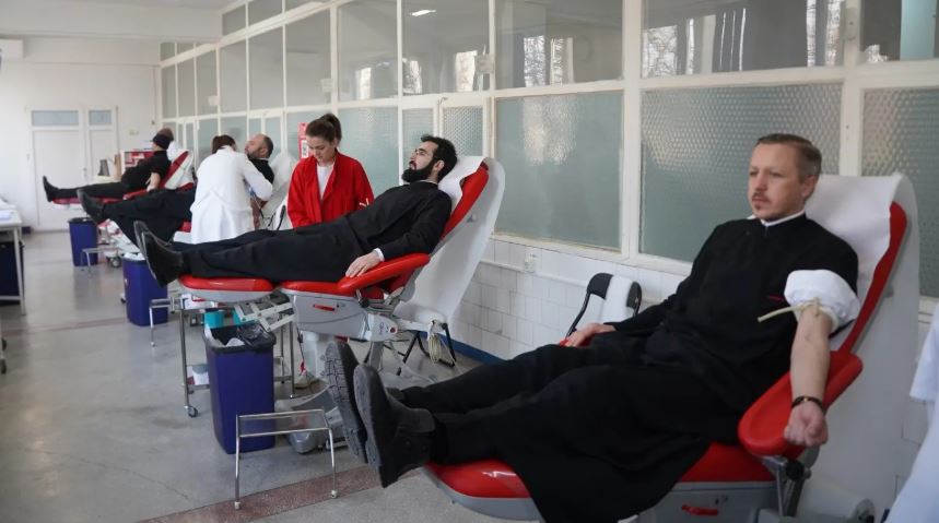 Πάνω από 140 άτομα από τη Βραΐλα πρόσφεραν αίμα με πρωτοβουλία της Αρχιεπισκοπής Κάτω Δουνάβεως