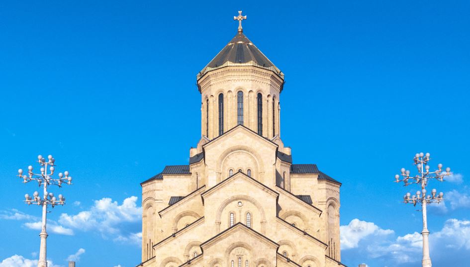 დავითობასთან დაკავშირებით, მიტროპოლიტი შიო (მუჯირი) წირვას ყოვლადწმინდა სამების სახელობის საპატრიარქო ტაძარში აღავლენს