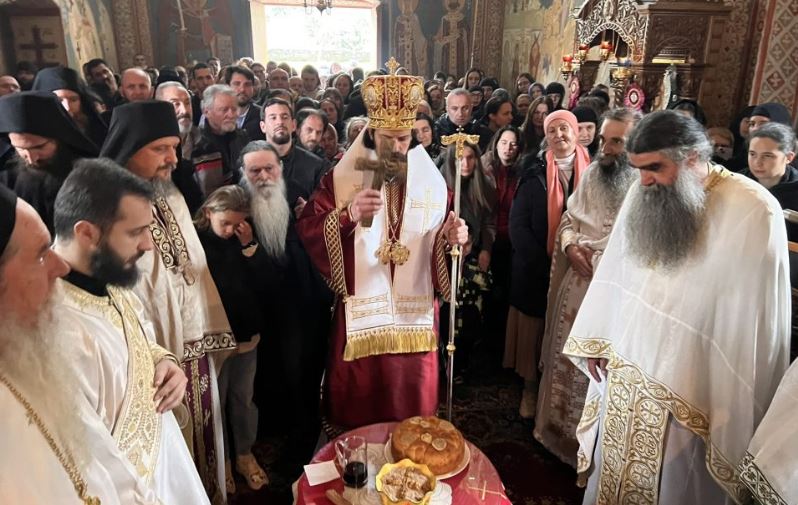 Празник Света три јерарха у Манастиру Подмаине, богослужио Владика Пајсије