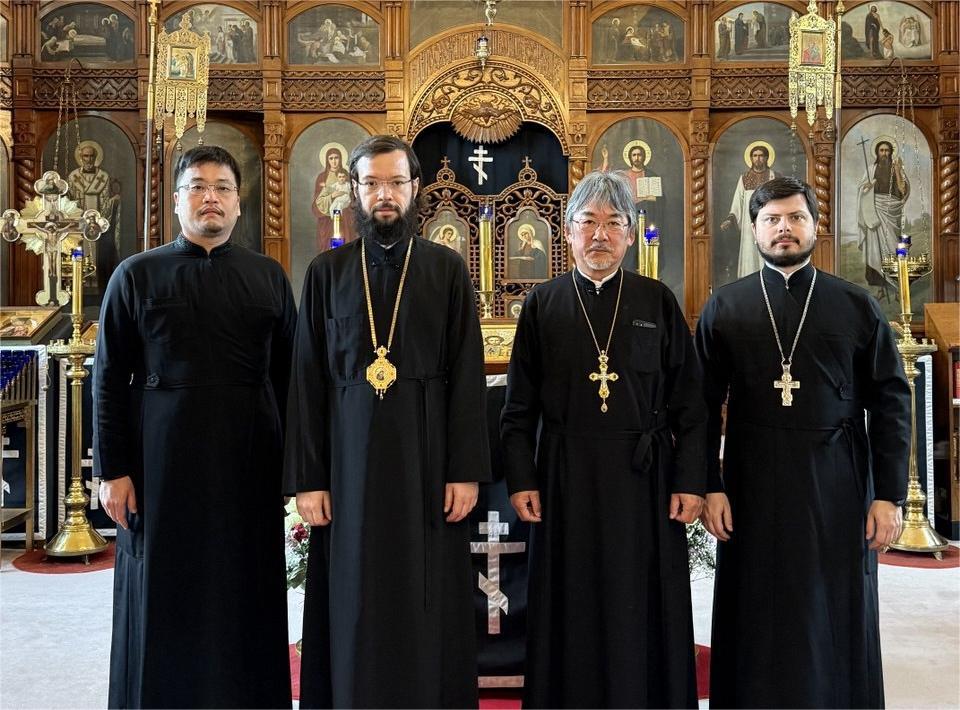 Митрополит Волоколамский Антоний посетил Воскресенский храм в Хакодате