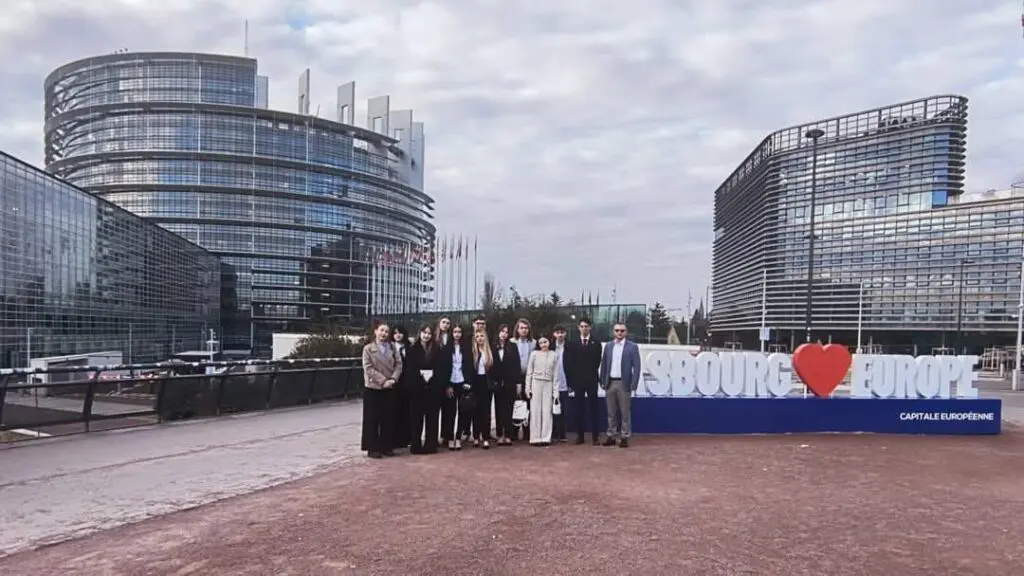 Elevii liceului ortodox din Oradea au mers în vizită la Parlamentul European