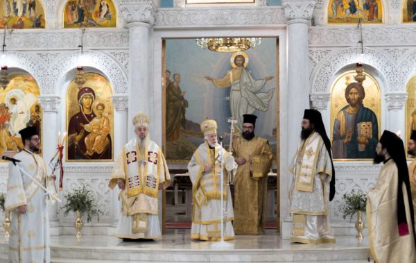 Φωτορεπορτάζ: Αρχιερατικό συλλείτουργο στον Καθεδρικό Ναό της Αναστάσεως στα Τίρανα