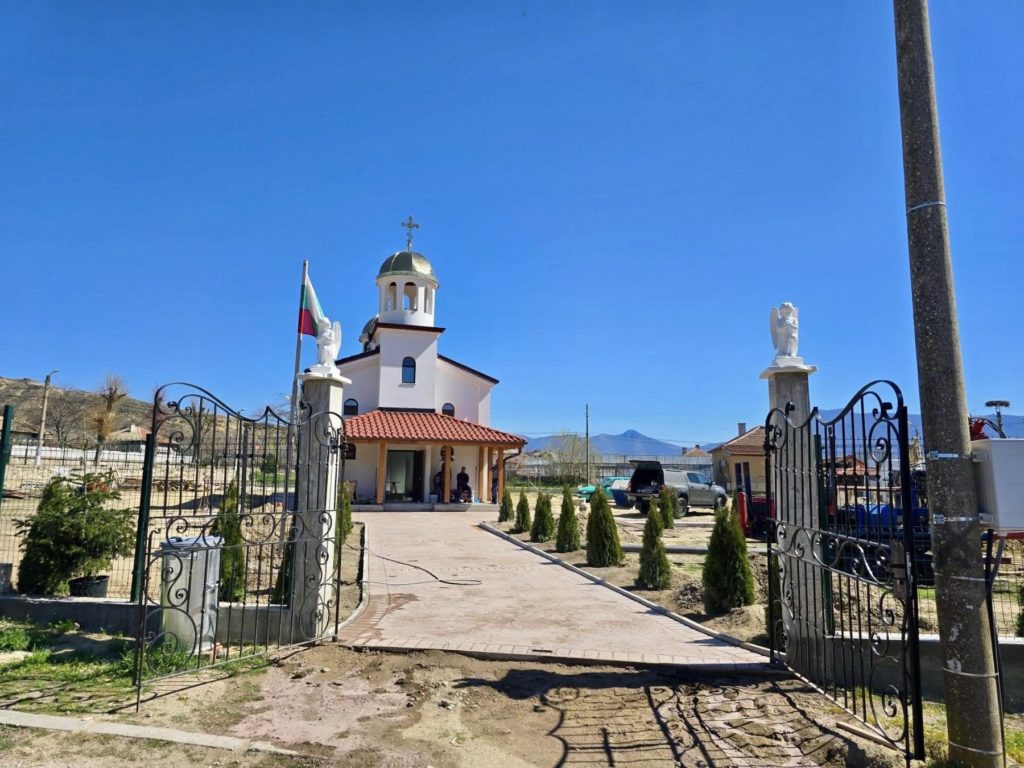 Напредва изграждането на новия храм „Свети пророк Илия“ в село Марино поле