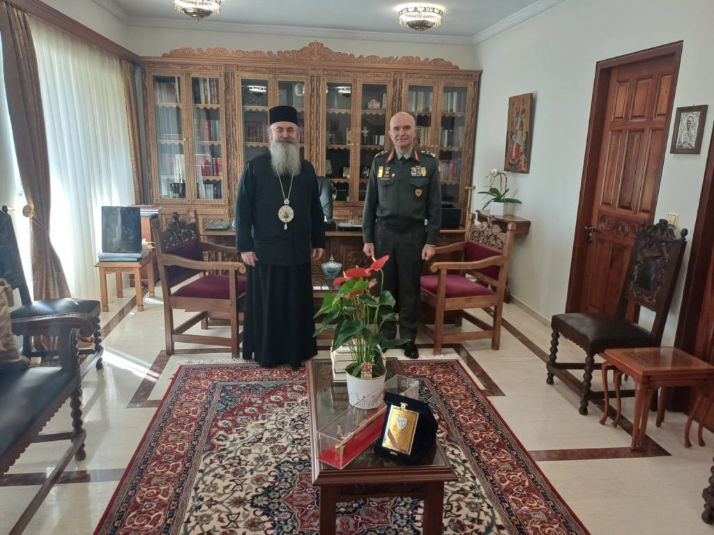 Ο Αρχηγός ΓΕΣ στην Ιερά Μητρόπολη Περιστερίου