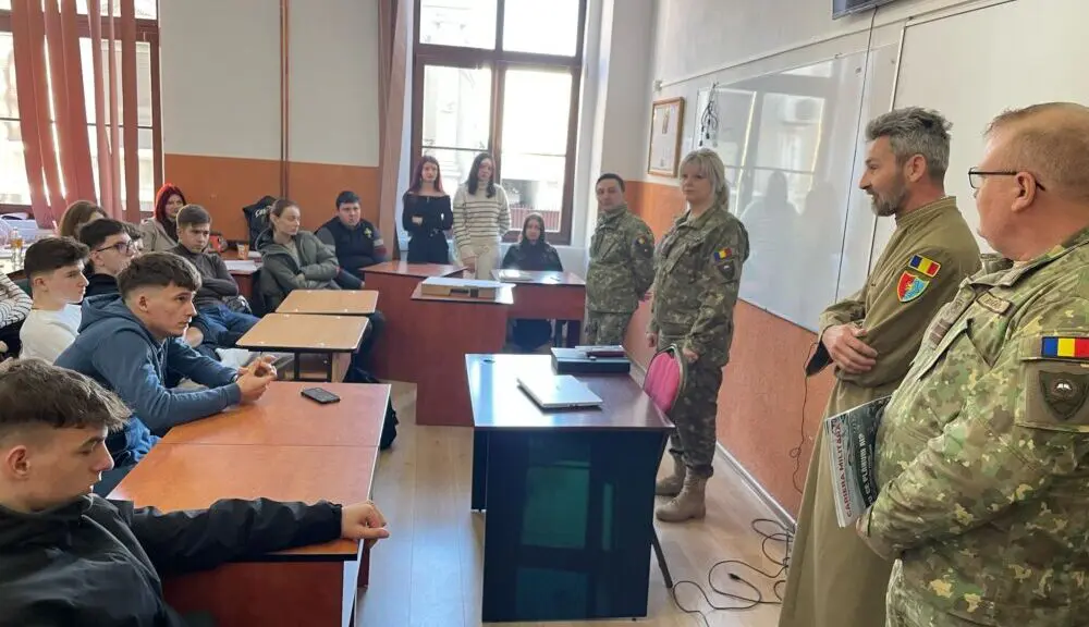 Oportunitățile unei cariere militare, prezentate elevilor Seminarului Teologic din Arad