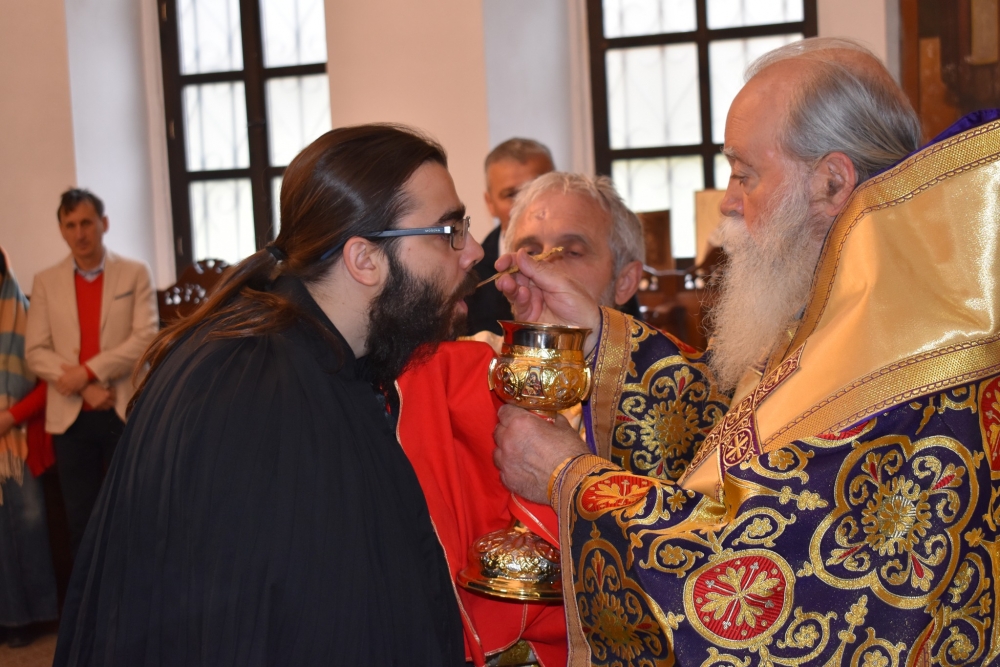 Монашеско пострижение и архиерейска св. Литургия в Новоселския манастир „Св. Троица“