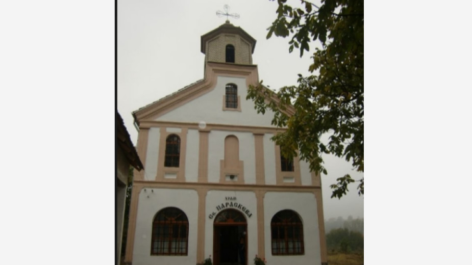 Камбанарията в двора на църквата в село Комощица предстои да бъде ремонтирана