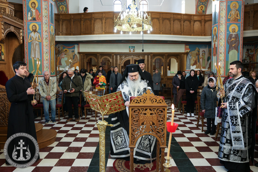 Велико повечерие с Четвъртата част от канона на свети Андрей Критски в храм „Св. прпмчк Прокопий Варненски“