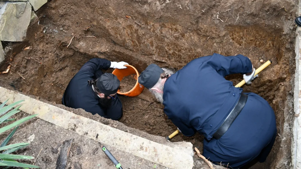 Moaștele Sf. Calistrat de la Timișeni și Vasiova au fost deshumate