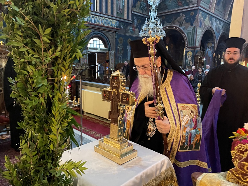 Η Ακολουθία των Χαιρετισμών του Τιμίου Σταυρού στον Καθεδρικό Ιερό Ναό του Αποστόλου Παύλου Κορίνθου