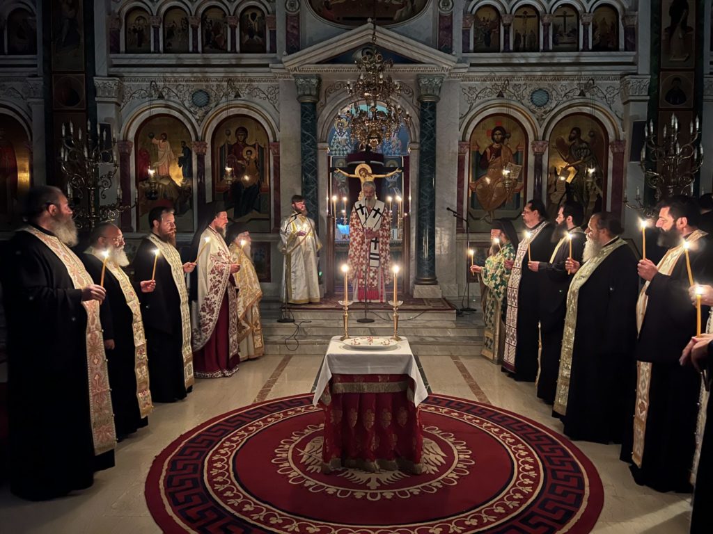 Ι.Μ. Αλεξανδρουπόλεως: Βραδινή Θεία Λειτουργία και τρισάγιο για τα θύματα των Τεμπών