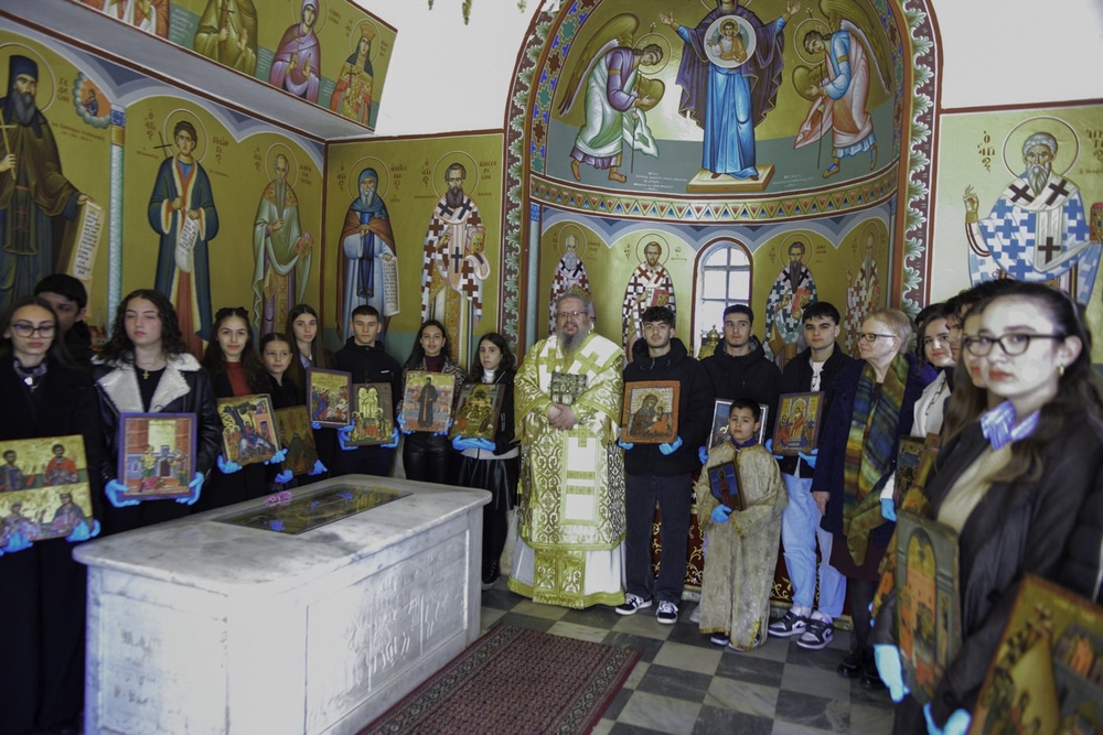 Ιερές Εικόνες του 16ου αιώνα λιτανεύθηκαν από μαθητές Λυκείου στον Τύρναβο