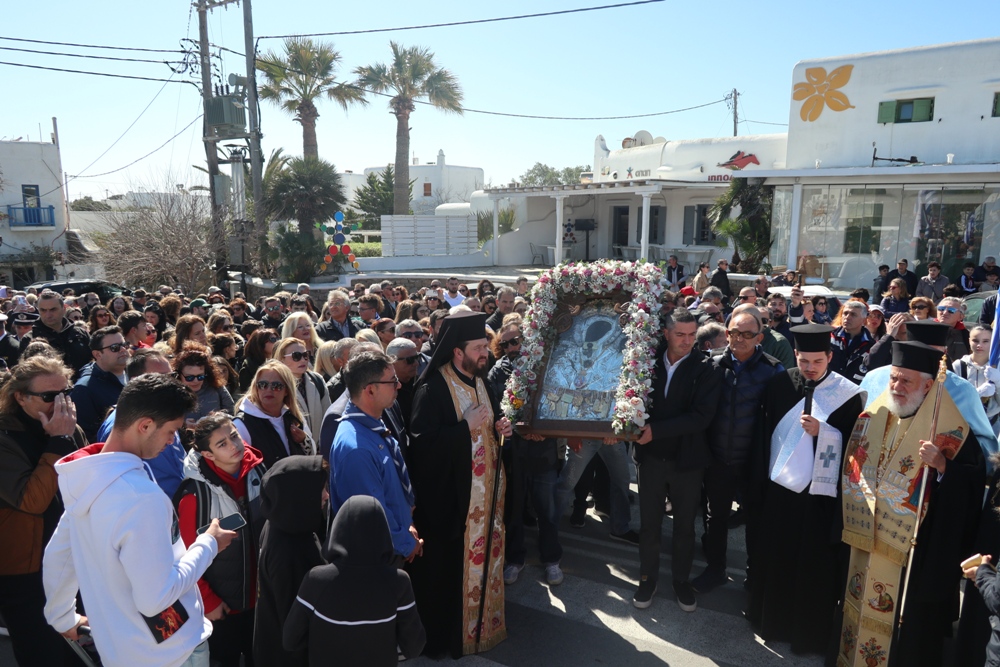 Κάθοδος Εικόνας της Παναγίας Τρουλιανής από το Καστρομονάστηρο στον Ι.Ν. Αγίας Κυριακής στη Χώρα της Μυκόνου