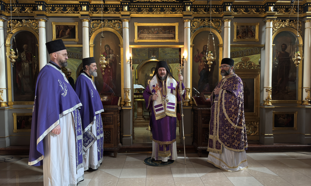 Епископ Доситеј служио Пређеосвећену Литургију у Вазнесењском храму