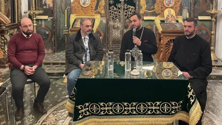 Evenimentele dedicate Centenarului Patriarhiei continuă în Protoieria Bacău: Conferință tematică în Parohia Fântânele