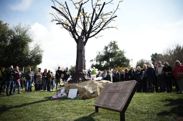 Τραγωδία Τεμπών: Παρουσιάστηκε το «Δέντρο των Ψυχών», το μνημείο για τα 57 θύματα