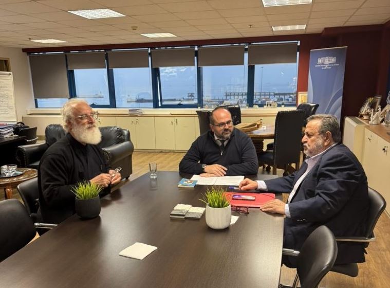 Ο Μητροπολίτης Αρκαλοχωρίου και ο Δήμαρχος Μινώα Πεδιάδος στον Γενικό Γραμματέα Μανώλη Κουτουλάκη