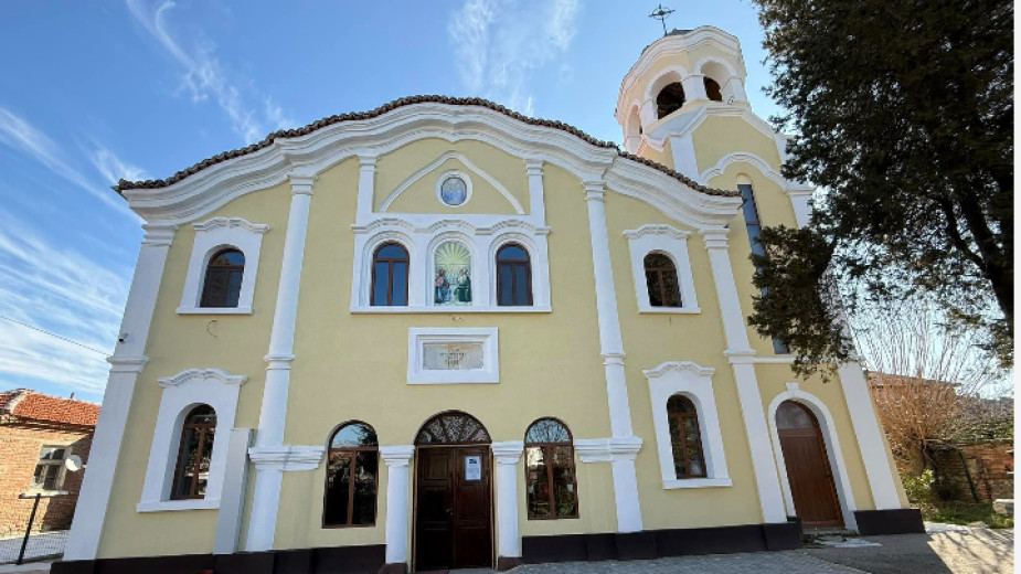 Благотворителен базар в полза на ямболския храм „Св.Троица“