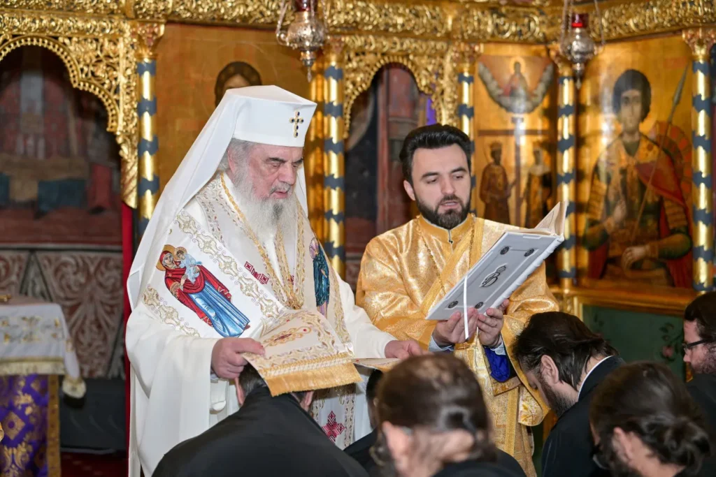 Patriarhul Daniel a hirotesit 18 duhovnici: „Binecuvântare de la Dumnezeu pentru viața Bisericii”