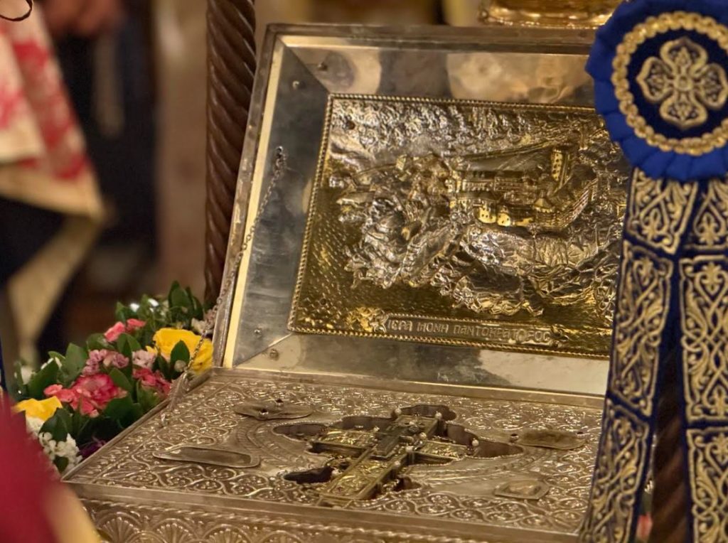 Συνεχίζεται το προσκύνημα του Αρράφου Χιτώνος στην Ι.Μ. Καλαμαριάς