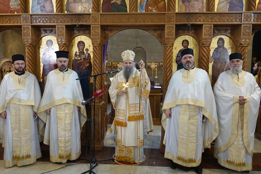 Патријарх Порфирије: Поћи за Христом значи распети себе свету