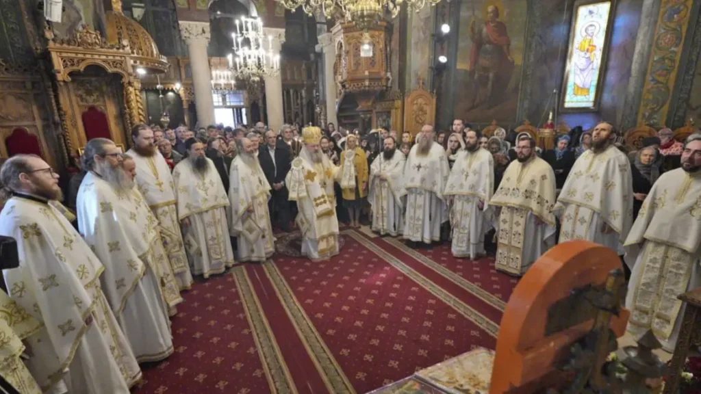 Hram la Mănăstirea Antim: PS Timotei Prahoveanul i-a oferit pe Sf. 40 de Mucenici drept exemple de dragoste pentru Hristos