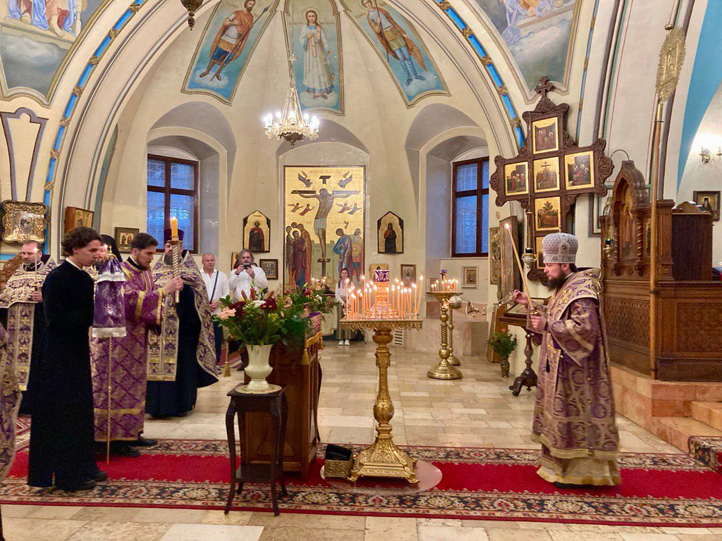 Епископ Серафим возглавил всенощное бдение в храме мученицы царицы Александры