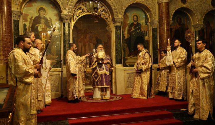 Архиерейска св. Литургия за Неделя Кръстопоклонна в Патриаршеската катедрала „Св. Александър Невски“