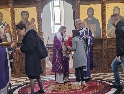 Владика Петар богослужио у Храму Светог Василија Острошког