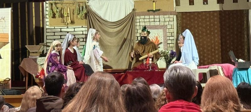 Ο Μητροπολίτης Τρίκκης παρακολούθησε την θεατρική παράσταση με τίτλο «Ανέλπιστο Θαύμα»