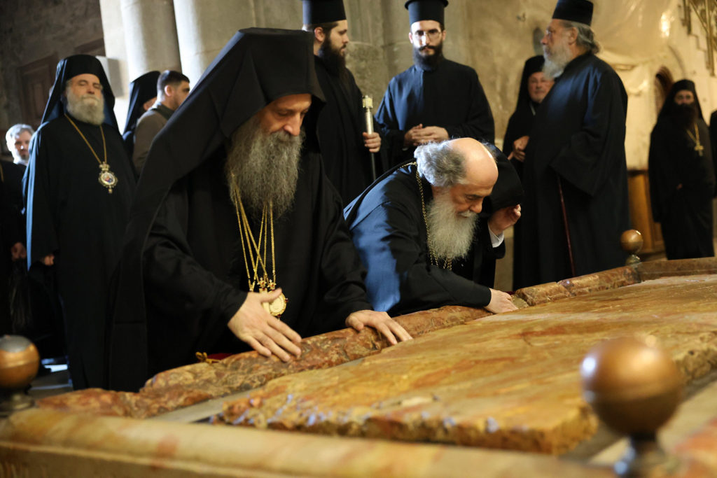 Начальник Русской духовной миссии сослужил Литургию на Голгофе Иерусалимскому и Сербскому Патриархам