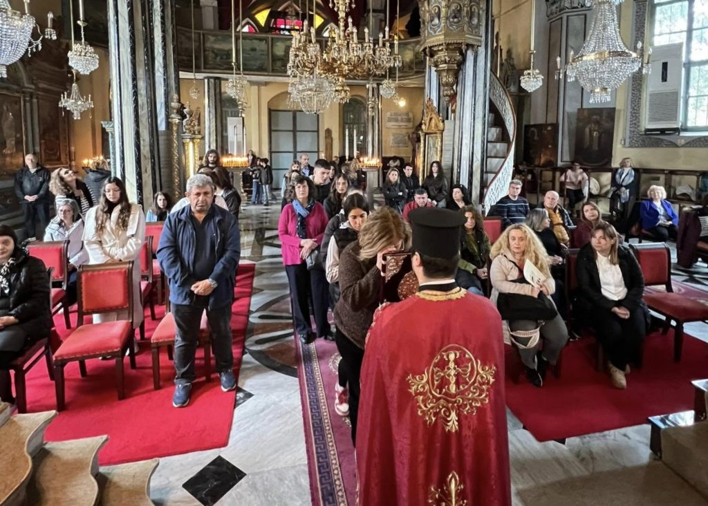 Μαθητές και Μαθήτριες την Δ’ Κυριακή των Νηστειών στο Μητροπολιτικό Ναό των Θεραπιών