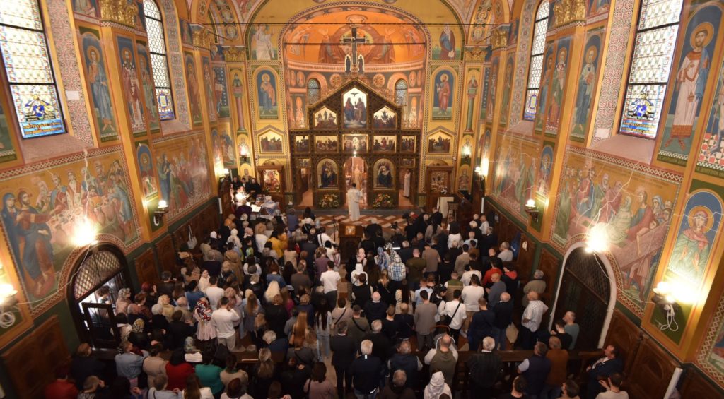 Загреб: Саборна црква на Васкрс засија у пуном сјају